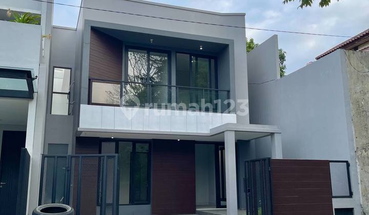 Rumah Baru Taman Gayungsari Barat 2 Lantai Lahan Belakang Luas