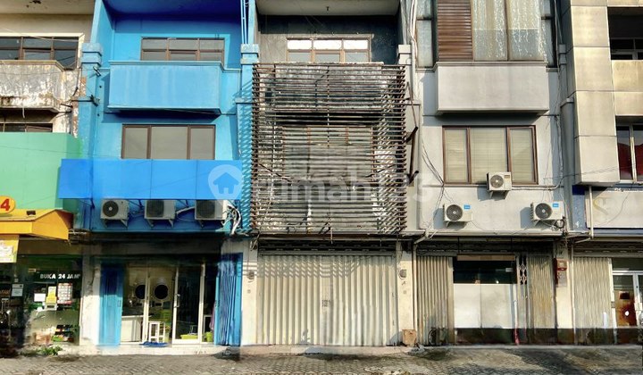 Sewa Ruko Raya Klampis Jaya 4 Lantai Strategis Area Parkir Luas