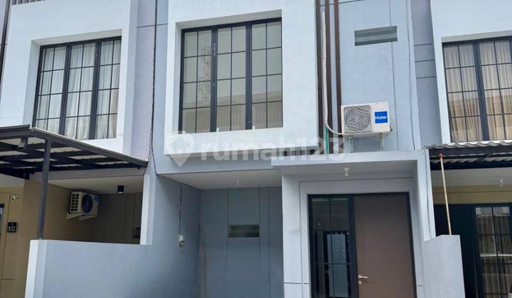 Sewa Rumah Regency One Babatan Pantai 2 Lantai Dekat Playground 2