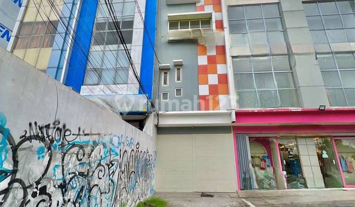 Rental Shop House on Raya Merr 4, Parking Area for 10 Cars + Back Garden 1