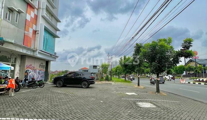 Rental Shop House on Raya Merr 4, Parking Area for 10 Cars + Back Garden 2