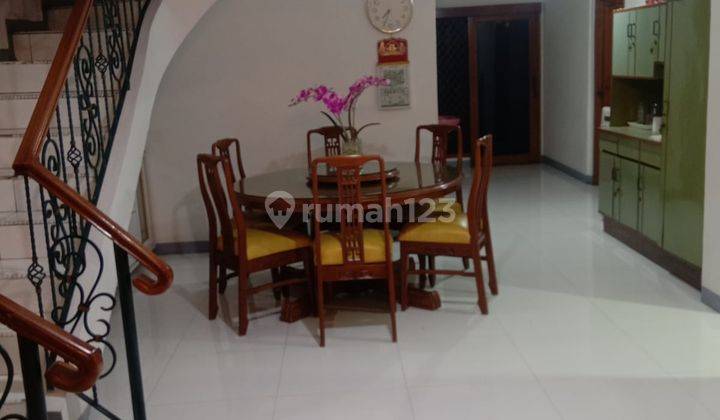 Rumah siap huni Bagus semi furnished 2 Lantai di kepu 10