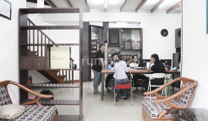 Dijual Rumah di Sayap Jl Ciateul Kota Bandung 2