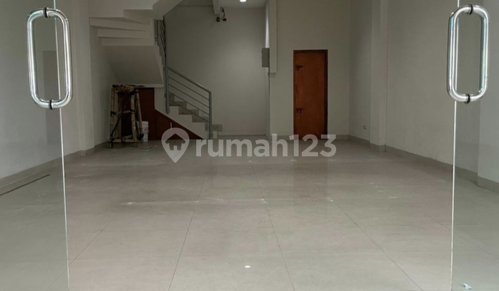 FOR RENT: STRATEGIC SHOPHOUSE ON JL LENGKONG BESAR, BANDUNG CITY CENTER