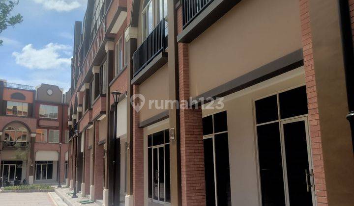 Disewakan ruko La Riviera PIK 2 daerah yang ramai 3lantai 1