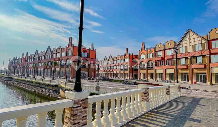 Disewakan ruko La Riviera PIK 2 daerah yang ramai 3lantai 2