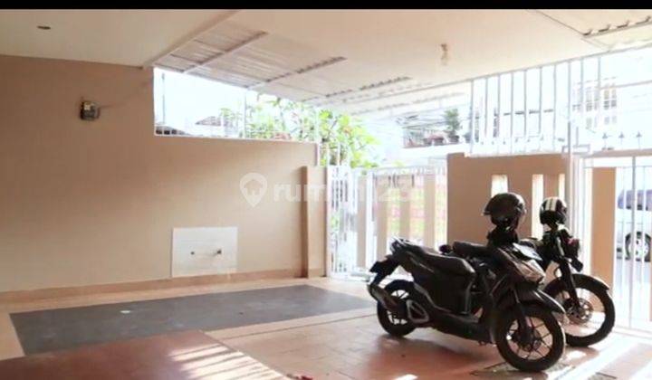 Disewakan rumah tanjung duren 4 kamar lebar jalan 3 mobil, rapi 2