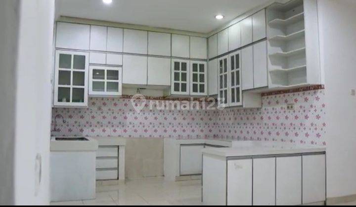 Disewakan rumah tanjung duren 4 kamar lebar jalan 3 mobil, rapi 5