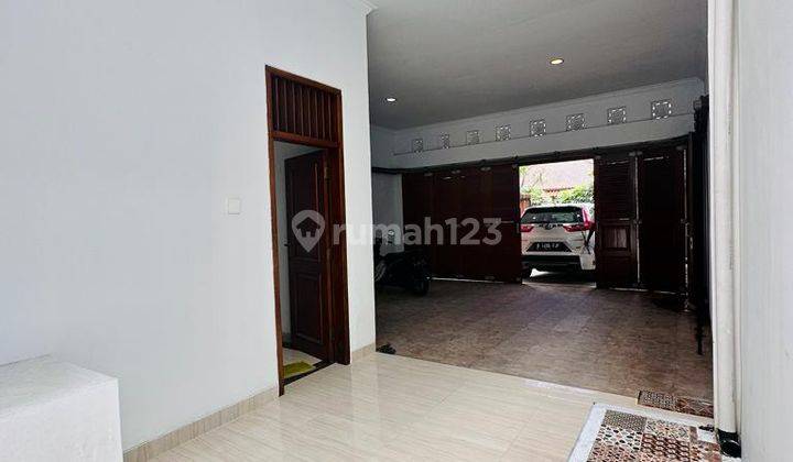 Disewakan rumah kebayoran lama di Komplek deplu cidodol 4 kamar 3