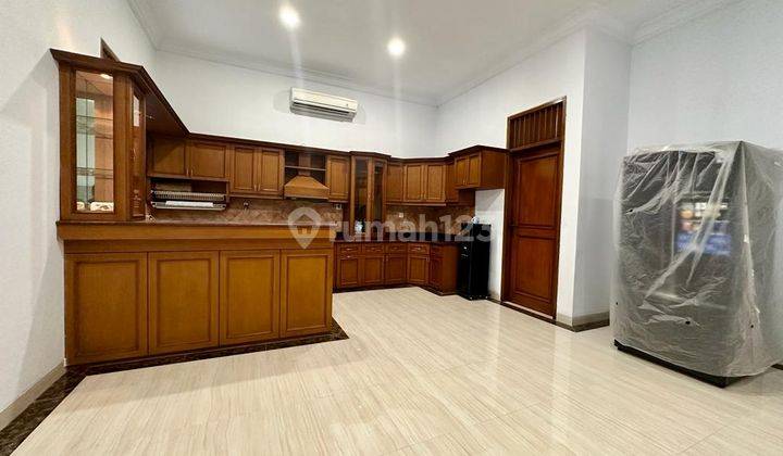 Disewakan rumah kebayoran lama di Komplek deplu cidodol 4 kamar 7