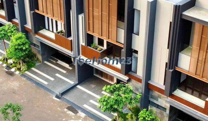 Rumah Baru Di Area Premium Dengan Bangunan 3 Lantai 2