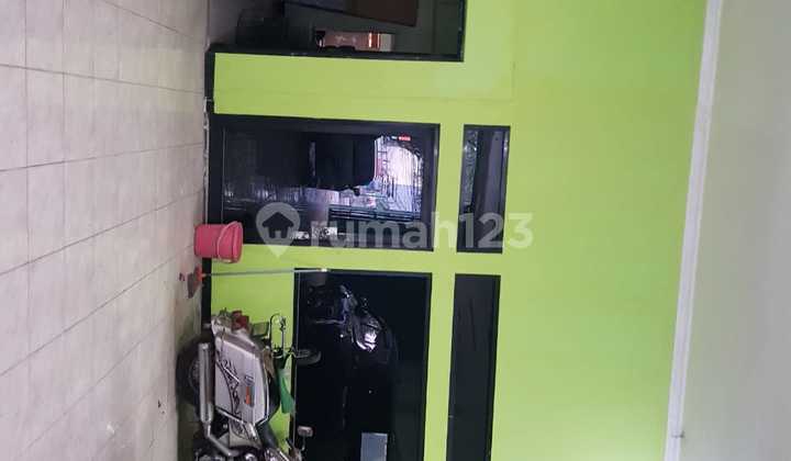 Disewakan Ruko Gandeng 3 Lantai bekas Lembaga Pendidikan di Pinggir Jl. Sudirman, Bekasi  2