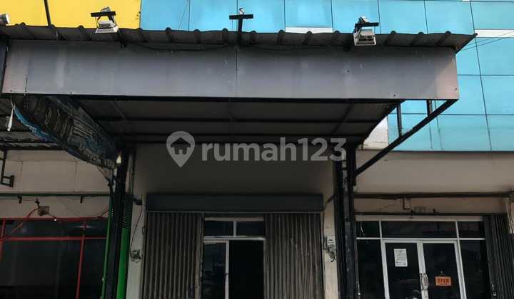 Disewakan ruko 3½ lantai di Raya Pekayon, Bekasi Selatan 1
