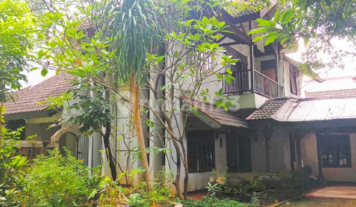 Di Jualrumah 2 Lantai. Hitung Tanah Saja. Jakasampurna Bekasi Selatan.