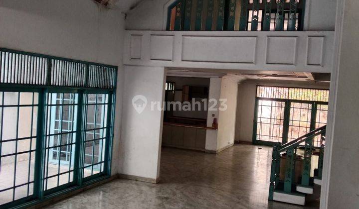 Di Sewakan  Dan Di Jual  Rumah Besar , 2 Lantai,  Di Jakasampurna.  2