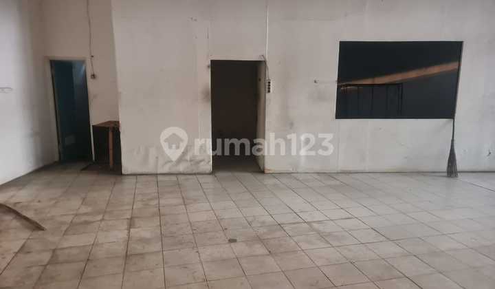 Disewakan ruko gandeng Di jalan Utama ex showroom Di medan satria Bekasi Barat  2