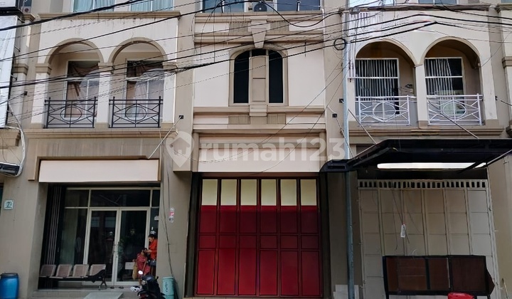For Rent: Strategic and Ready-to-Use Shop in Grandgalaxy, South Bekasi. 2