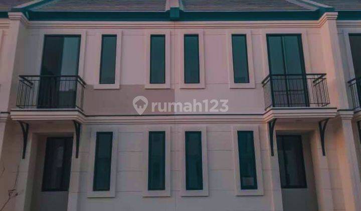 di Jual Rumah Mewah 2 Lantai Gaya Eropa Klasik Dekat Bandara 1