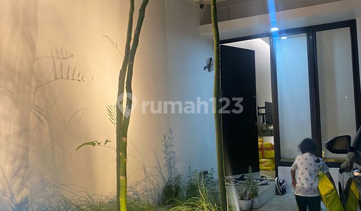 Disewakan rumah 2 lantai di serua tangerang 2