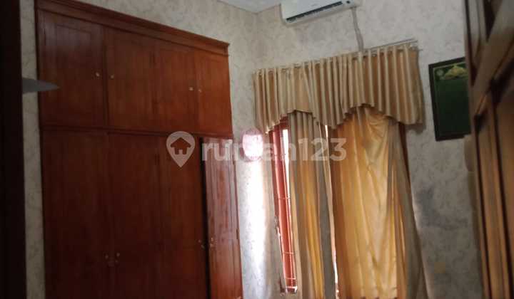 Dijual rumah + kontrakan 15pintu 9