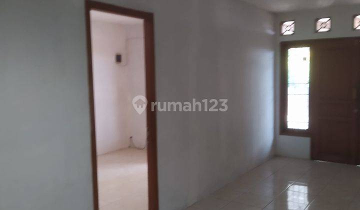 Disewakan Rumah pinggir jl raya di Jl anggrek  3