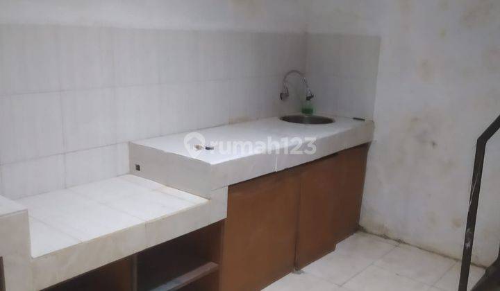 Disewakan Rumah pinggir jl raya di Jl anggrek  8