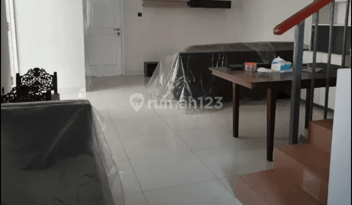 Di sewakan rumah bagus 2 lantai di Jl pdk indah 3