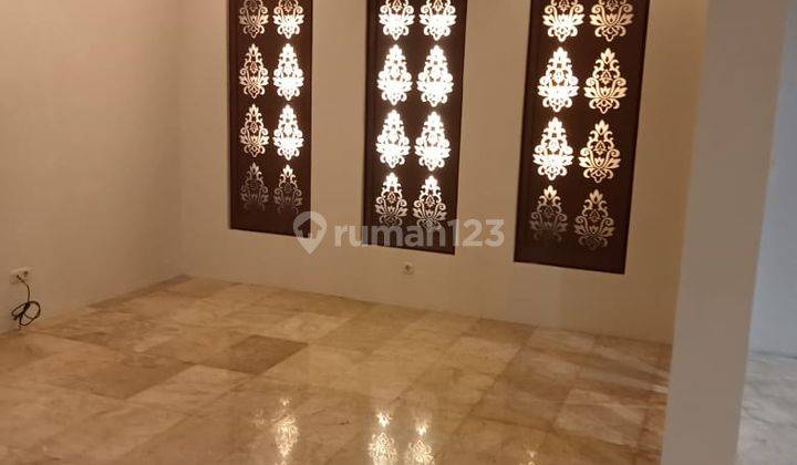 Disewakan rumah 2 lantai siap huni di radio dalam  8