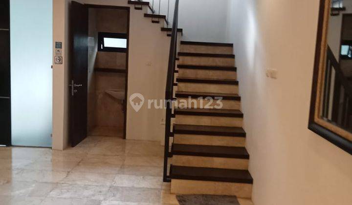 Disewakan rumah 2 lantai siap huni di radio dalam  17
