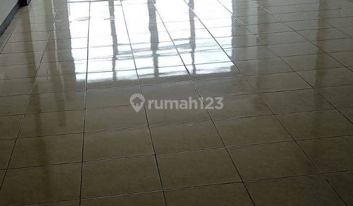 Disewakan ruko 3 lantai di Jl Cinere raya  4
