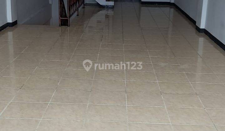 Disewakan ruko 3 lantai di Jl Cinere raya  8