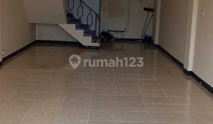 Disewakan ruko 3 lantai di Jl Cinere raya  6