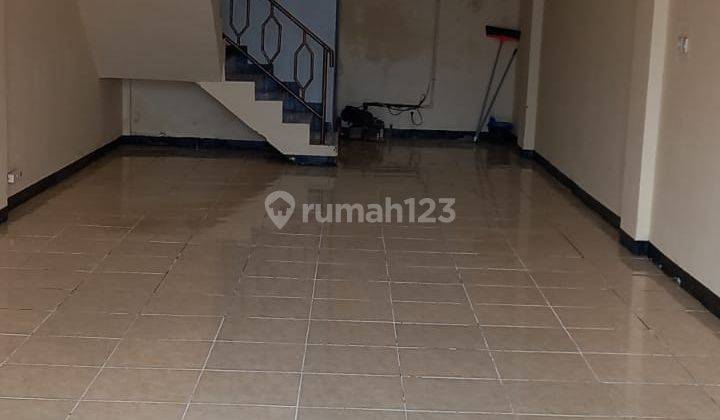Disewakan ruko 3 lantai di Jl Cinere raya  9