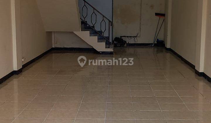 Disewakan ruko 3 lantai di Jl Cinere raya  8