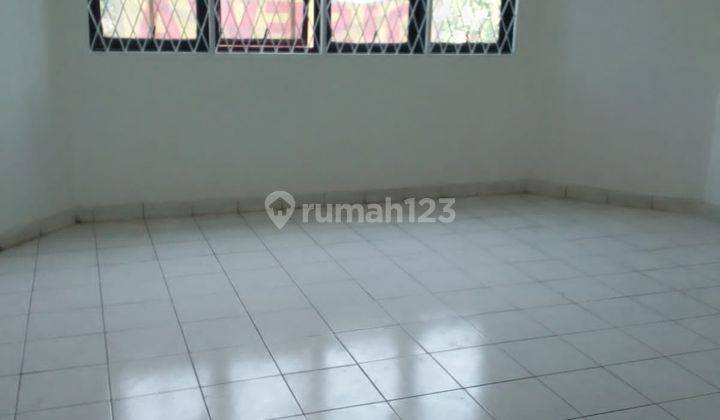 Disewakan ruko 3 lantai di Jl Cirendeu Raya  2