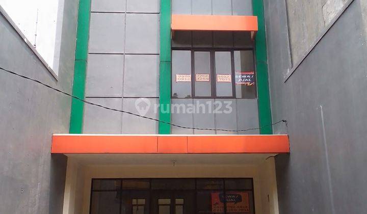 Disewakan ruko 3 lantai di area komersial Tebet  Barat 1