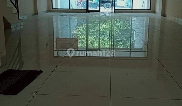 Disewakan ruko 3 lantai di area komersial Tebet  Barat 2