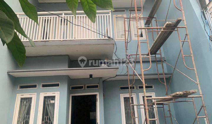 Di jual rumah 2 lantai di ciledug  1