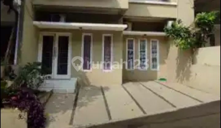 For Rent: House in Puri Saraswati Kreo