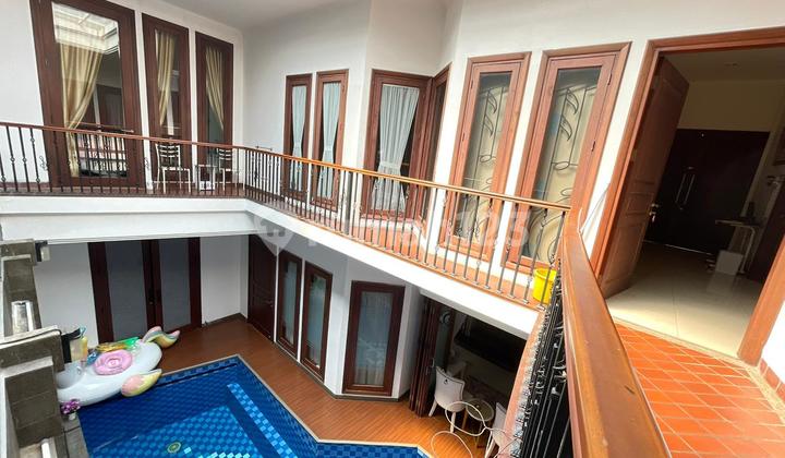 Rumah Mewah dengan Kolam Renang Pribadi di Area Premium Bintaro Sektor 9