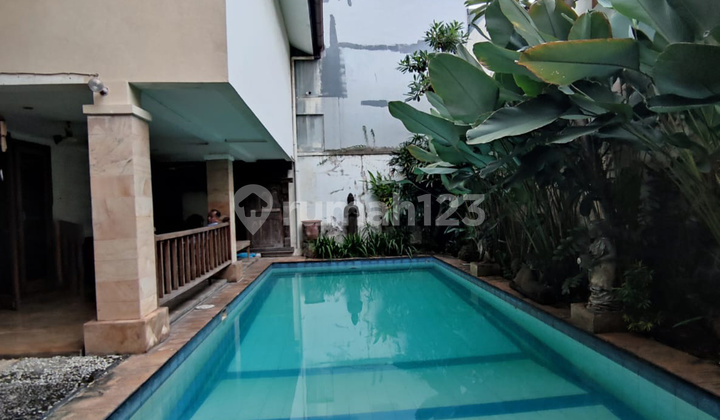 House with Swimming Pool in Tebet, South Jakarta Location, Land Area 440, Building Area 400, Freehold Title