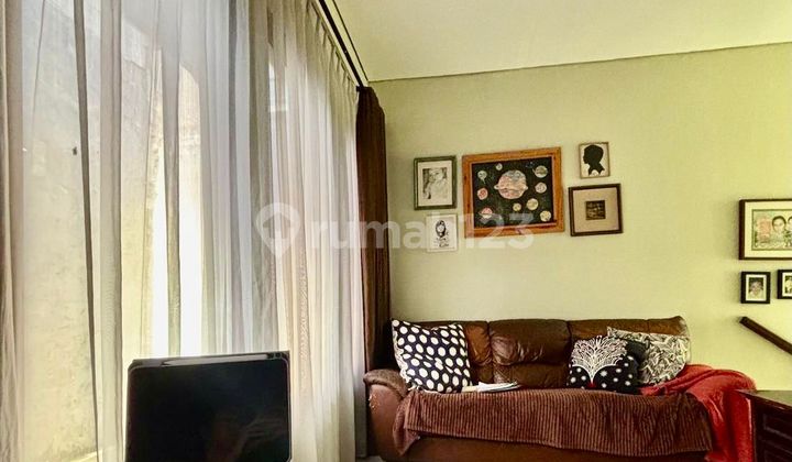 Rumah Murah Siap Huni dengan Taman Belakang di Emerald Bintaro Sektor 9