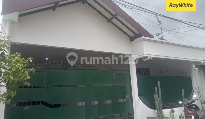 For Rent House on Simokerto Street Surabaya 1