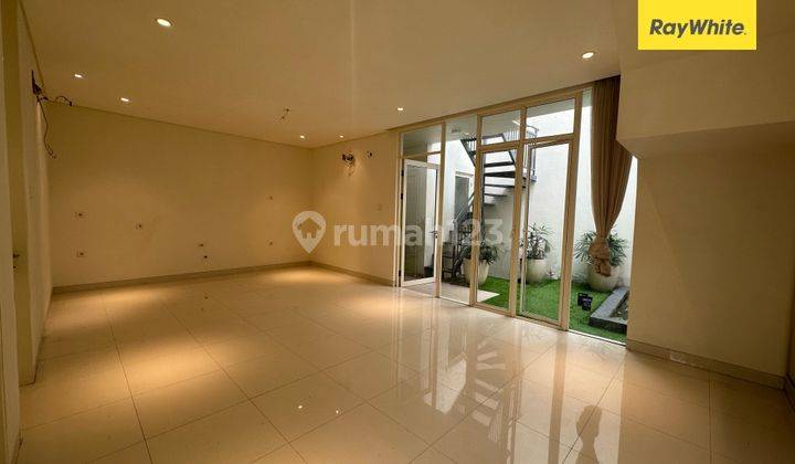 Disewakan Rumah Di Grand Pakuwon Cluster North Victoria Surabaya 2