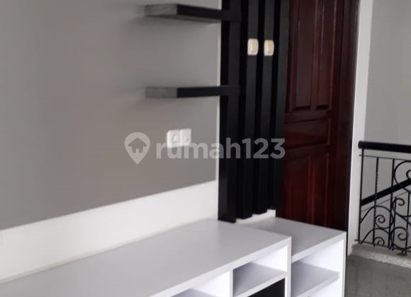 Rumah 2 Lantai Siap Huni di Kertajaya Indah