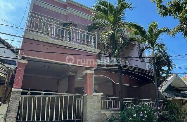 Dijual Rumah 2 Lantai di Griya Kebraon Tengah Surabaya 1