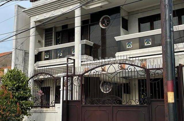 Dijual Rumah 2 lantai SHM di Darmo Baru Barat Surabaya 1