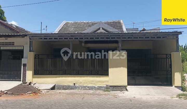 Cheap House for Rent on Raya Wiguna Surabaya 1