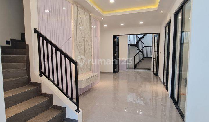 Dijual Rumah Minimalis 2 Lantai di Darmo Permai Timur Surabaya 1