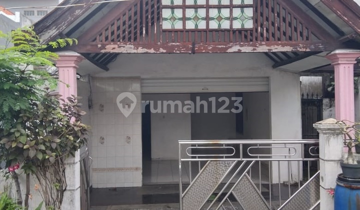 Rumah 2 lantai Dijual di Jl Kedung Anyar Surabaya Pusat 1